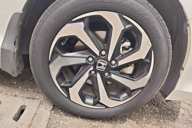 Used Honda Accord 2016 2.4L Comfort Edition Right Front Wheel Hub