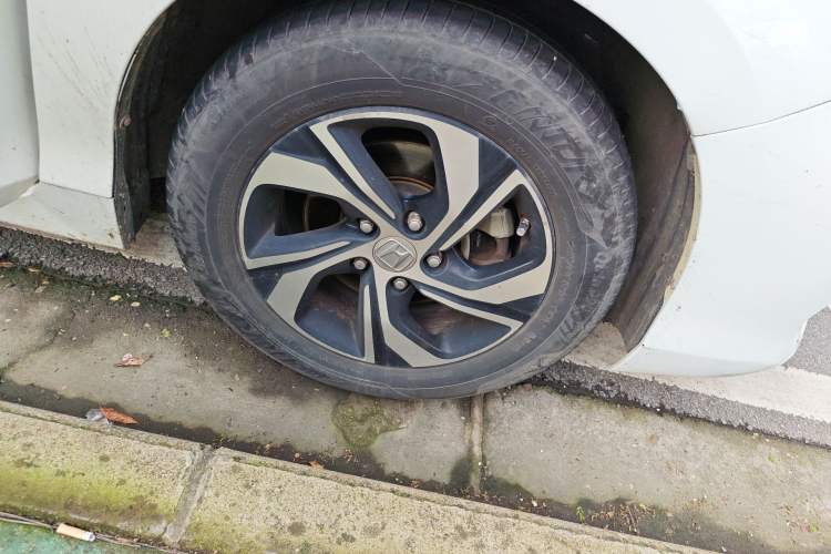 Used Honda Accord 2016 2.0L Comfort Edition Right Front Wheel Hub