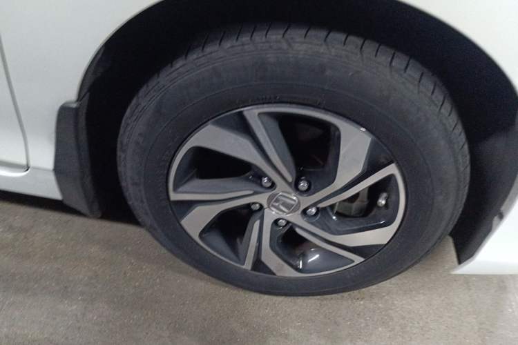 Used Honda Accord 2016 2.0L Comfort Edition Right Front Wheel Hub