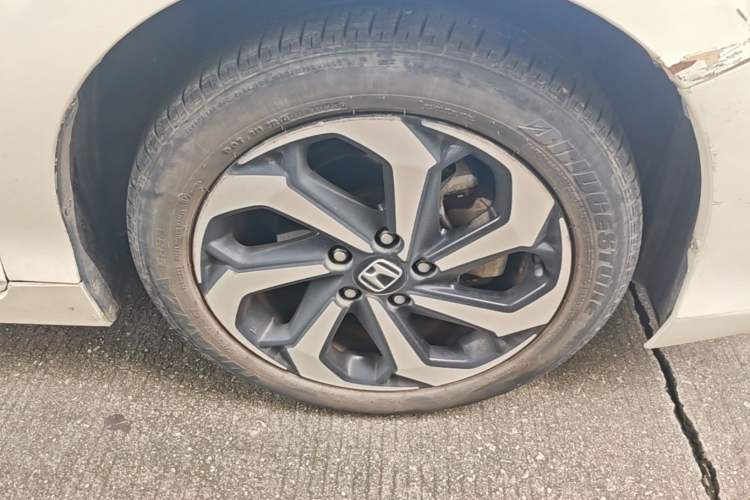 Used Honda Accord 2016 2.4L Luxury Edition Right Front Wheel Hub