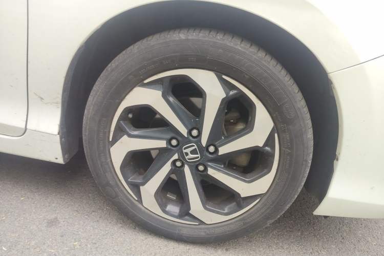 Used Honda Accord 2016 2.4L Comfort Edition Right Front Wheel Hub
