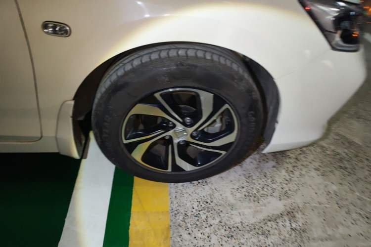Used Honda Accord 2016 2.0L Elite Edition Right Front Wheel Hub