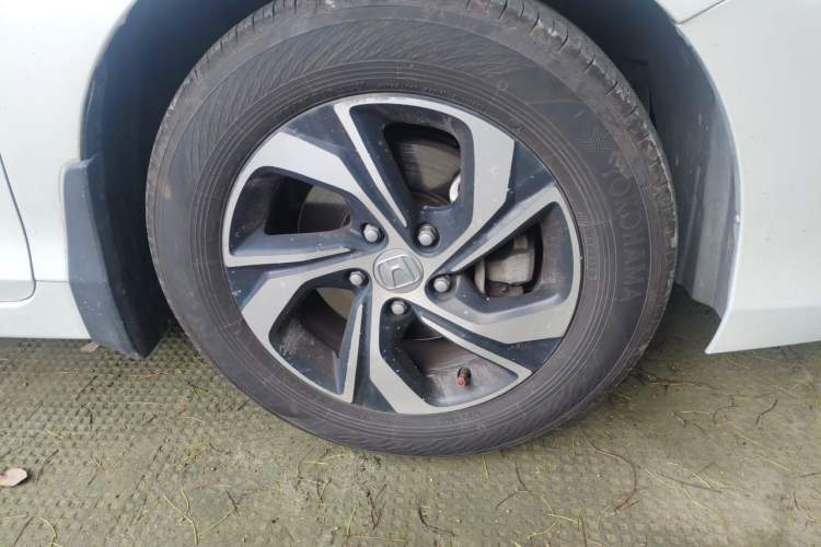 Used Honda Accord 2016 2.0L Elite Edition Right Front Wheel Hub