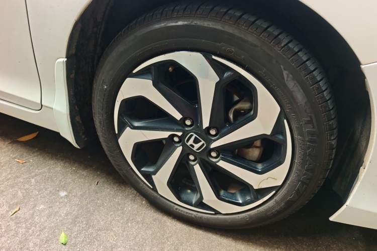 Used Honda Accord 2016 2.4L Luxury Edition Right Front Wheel Hub