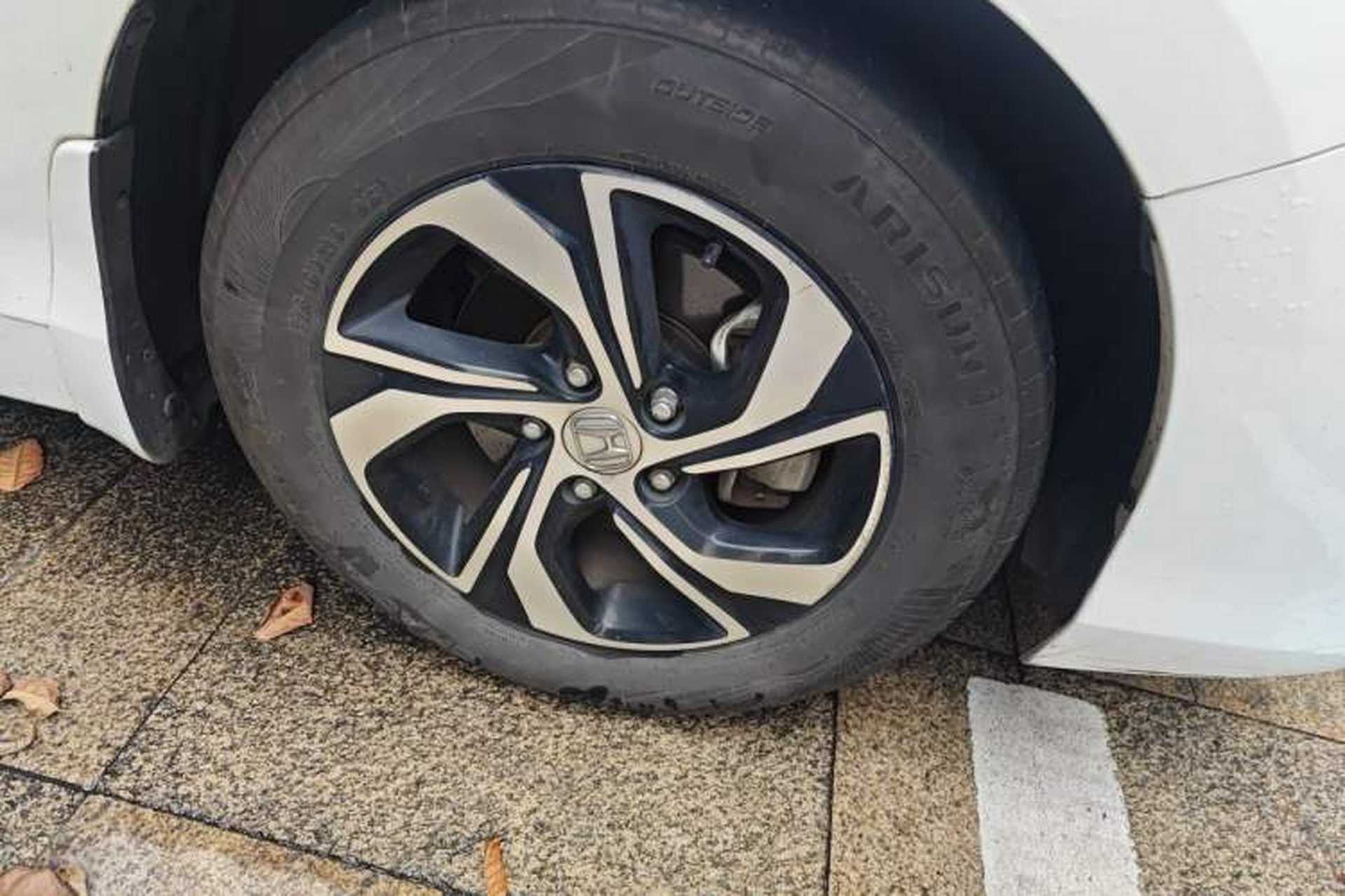 Used Honda Accord 2016 2.0L Elite Edition Right Front Wheel Hub