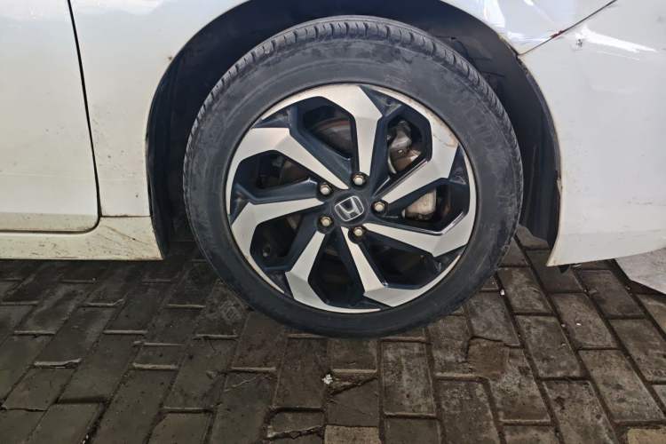 Used Honda Accord 2016 2.4L Comfort Edition Right Front Wheel Hub