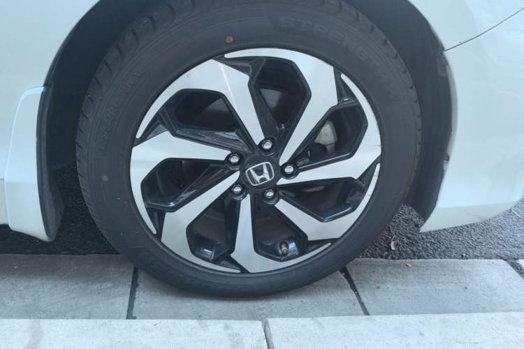 Used Honda Accord 2016 2.4L Luxury Edition Right Front Wheel Hub