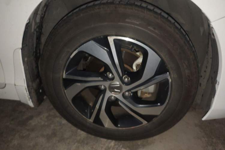 Used Honda Accord 2016 2.0L Comfort Edition Right Front Wheel Hub