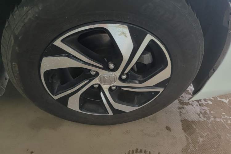 Used Honda Accord 2016 2.0L Comfort Edition Right Front Wheel Hub
