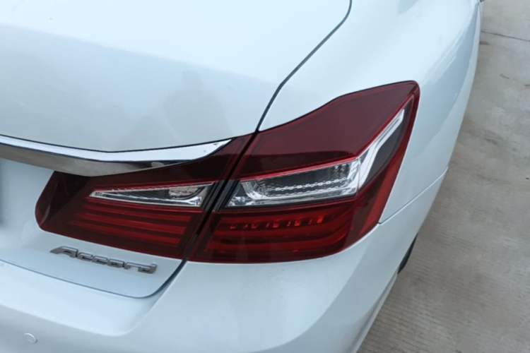 Used Honda Accord 2016 2.0L Luxury Edition Right Rear Taillight