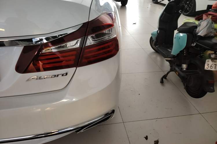 Used Honda Accord 2016 2.0L Comfort Edition Right Rear Taillight