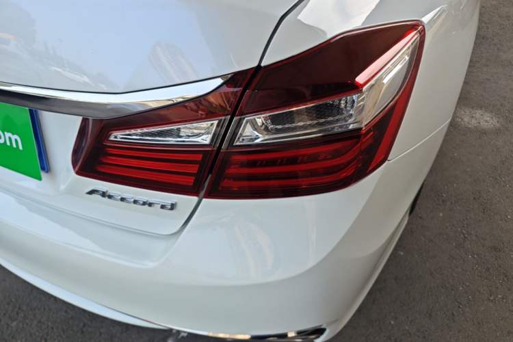 Used Honda Accord 2016 2.0L Comfort Edition Right Rear Taillight