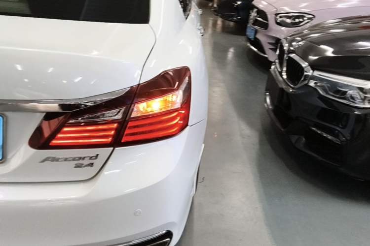 Used Honda Accord 2016 2.4L Comfort Edition Right Rear Taillight