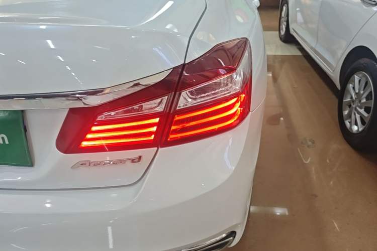 Used Honda Accord 2016 2.0L Comfort Edition Right Rear Taillight
