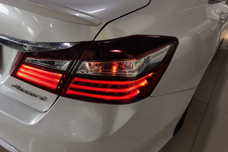 Used Honda Accord 2016 2.0L Comfort Edition Right Rear Taillight