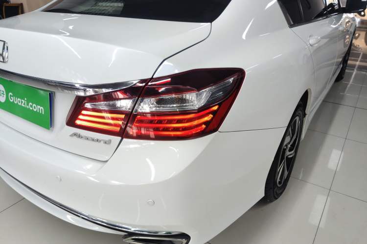 Used Honda Accord 2016 2.0L Comfort Edition Right Rear Taillight