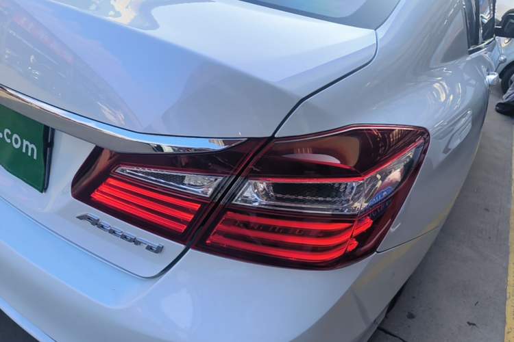 Used Honda Accord 2016 2.0L Comfort Edition Right Rear Taillight