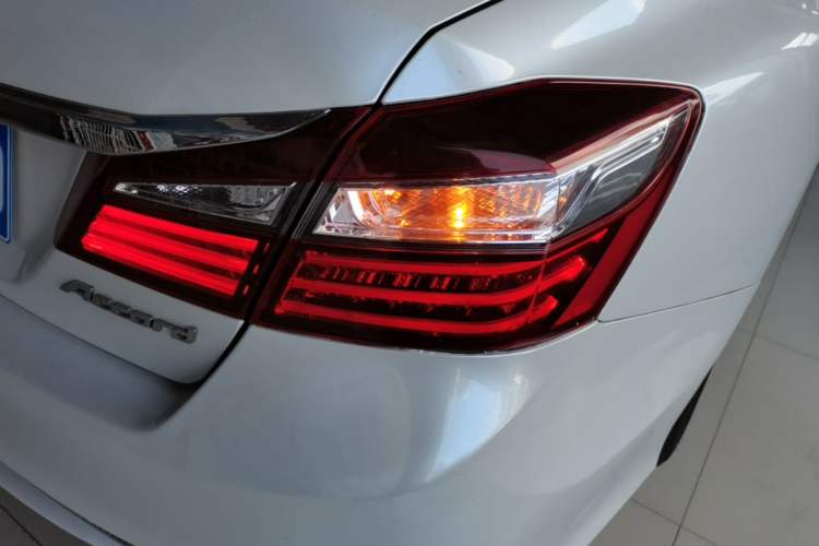Used Honda Accord 2016 2.0L Comfort Edition Right Rear Taillight