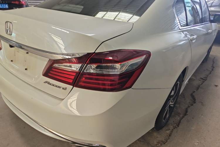Used Honda Accord 2016 2.0L Comfort Edition Right Rear Taillight
