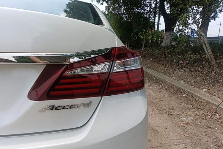 Used Honda Accord 2016 2.0L Comfort Edition Right Rear Taillight