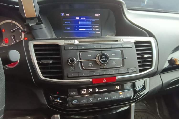 Used Honda Accord 2016 2.0L Elite Edition Audio And AC Panel