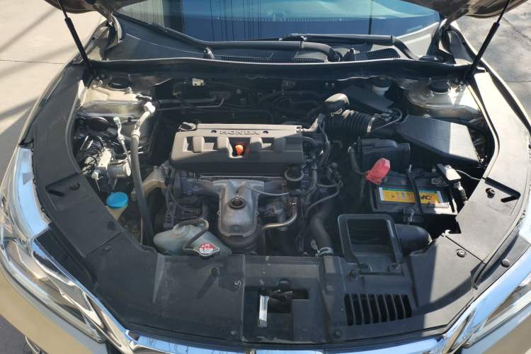 Used Honda Accord 2016 2.0L Comfort Edition Engine Bay