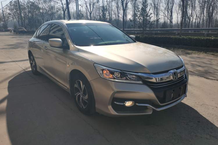 Used Honda Accord 2016 2.0L Comfort Edition Front Right 45 Deg