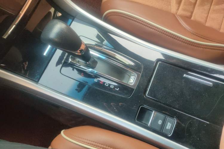 Used Honda Accord 2016 2.0L Comfort Edition Gear Lever