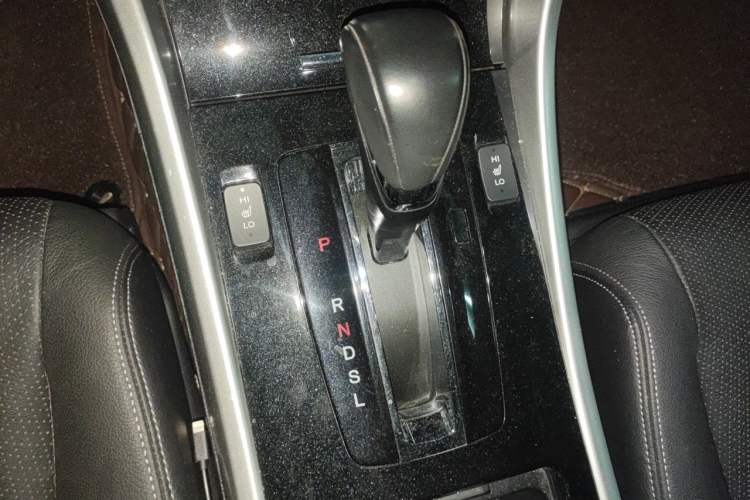 Used Honda Accord 2016 2.0L Luxury Edition Gear Lever