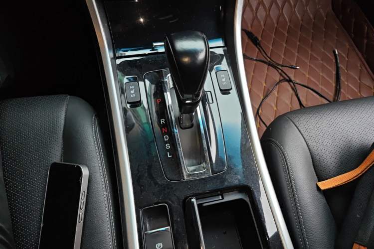 Used Honda Accord 2016 2.0L Elite Edition Gear Lever