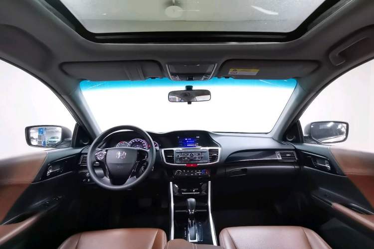Used Honda Accord 2016 2.0L Comfort Edition Interior 2