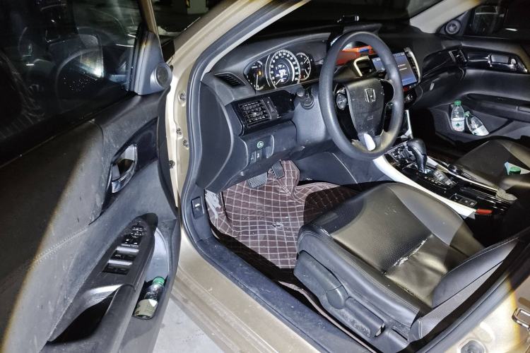 Used Honda Accord 2016 2.0L Comfort Edition Interior 3