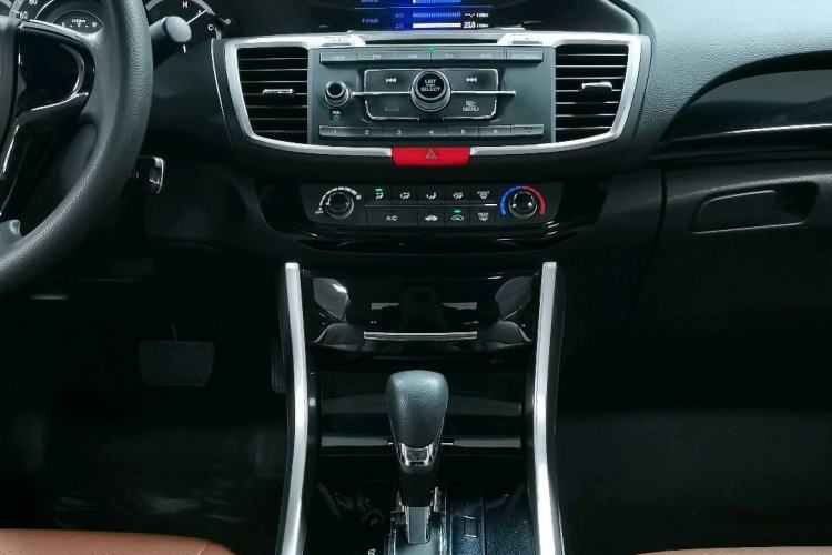 Used Honda Accord 2016 2.0L Comfort Edition Interior 4