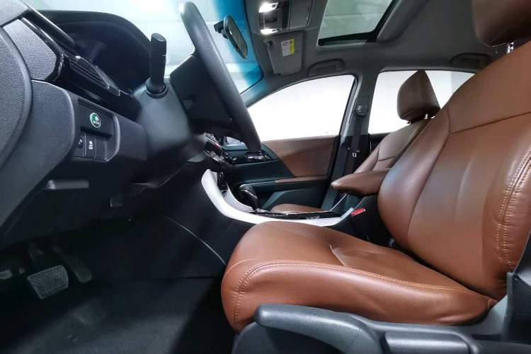 Used Honda Accord 2016 2.0L Comfort Edition Interior 6