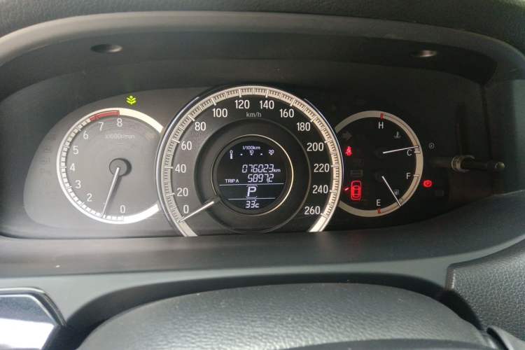 Used Honda Accord 2016 2.0L Comfort Edition Odometer Close Up