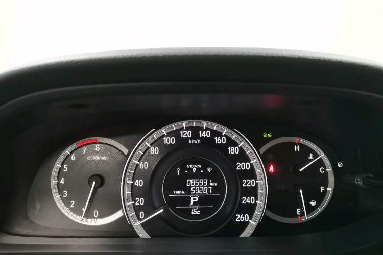 Used Honda Accord 2016 2.0L Comfort Edition Odometer Close Up