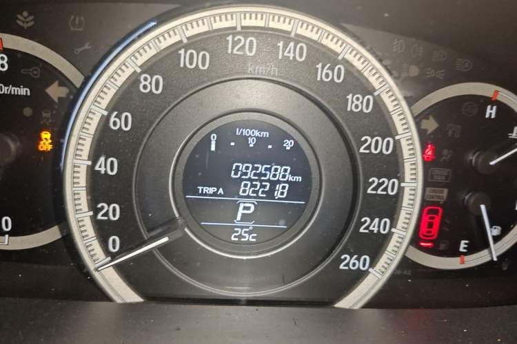 Used Honda Accord 2016 2.0L Comfort Edition Odometer Close Up
