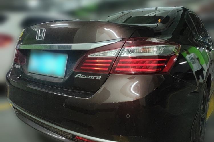 Used Honda Accord 2016 2.0L Luxury Edition Rear Right 45 Deg