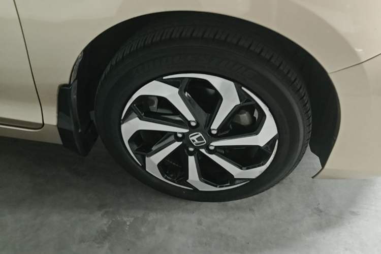 Used Honda Accord 2016 2.4L Zhi Rui Edition Right Front Wheel Hub
