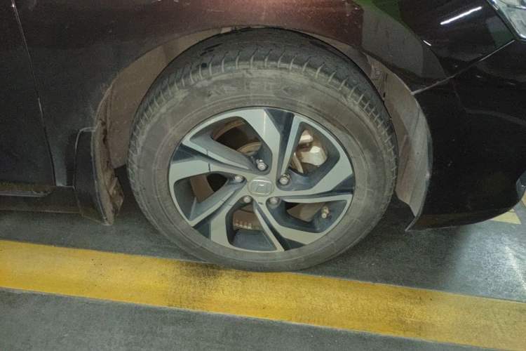 Used Honda Accord 2016 2.0L Luxury Edition Right Front Wheel Hub