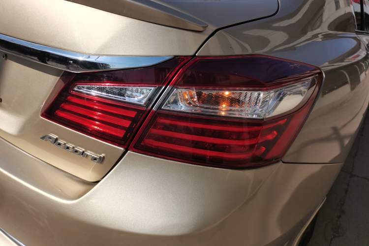 Used Honda Accord 2016 2.0L Comfort Edition Right Rear Taillight