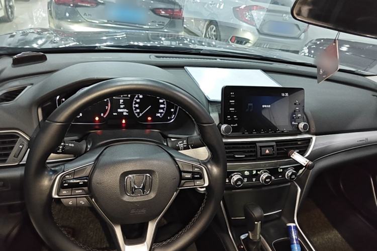 Used Honda Accord 2018 260TURBO Elite Edition China VI Center Console