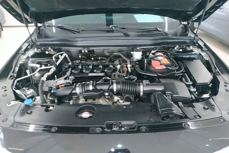 Used Honda Accord 2018 260TURBO Elite Edition China VI Engine Bay