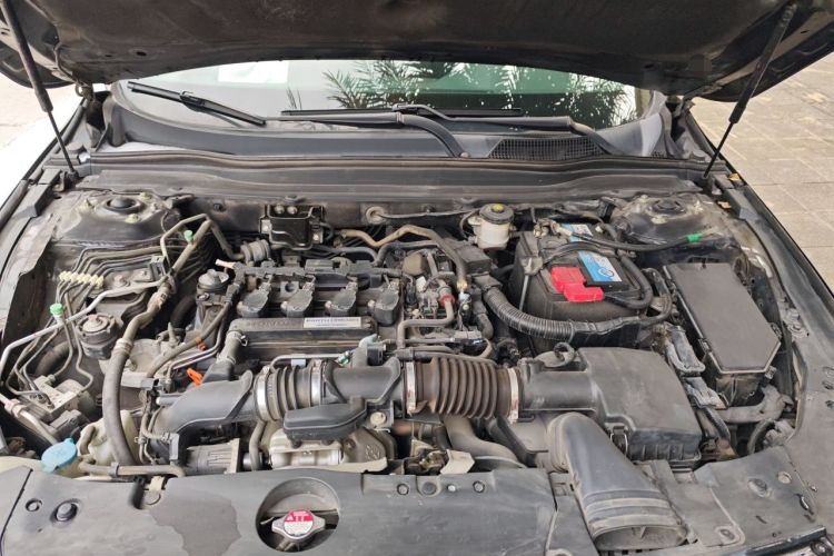 Used Honda Accord 2018 230TURBO Comfort Edition China VI Emission Standard Engine Bay