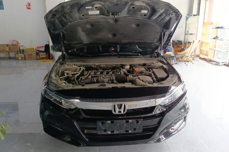 Used Honda Accord 2018 230TURBO Comfort Edition China VI Emission Standard Engine Bay