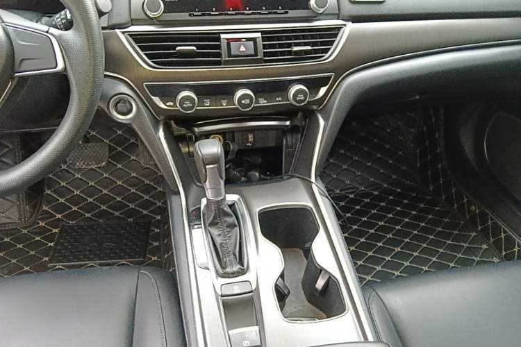 Used Honda Accord 2018 230TURBO Comfort Edition China VI Emission Standard Gear Lever
