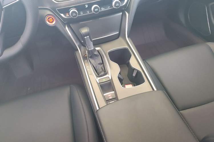 Used Honda Accord 2018 230TURBO Comfort Edition China VI Emission Standard Gear Lever
