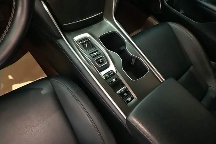 Used Honda Accord 2018 Rui Hybrid 2.0L Rui Ling Edition China VI Gear Lever