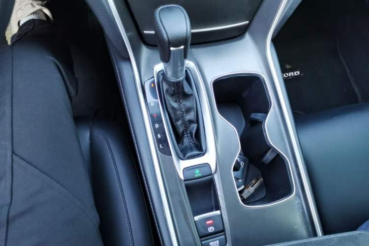 Used Honda Accord 2018 230TURBO Comfort Edition China VI Emission Standard Gear Lever