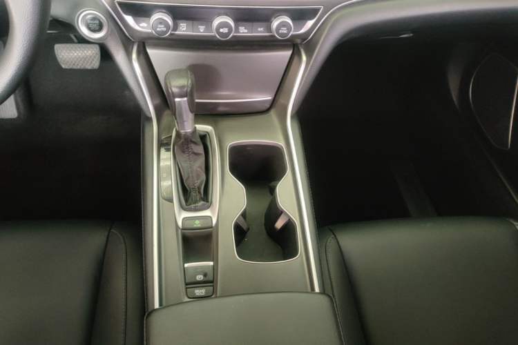 Used Honda Accord 2018 230TURBO Comfort Edition China VI Emission Standard Gear Lever